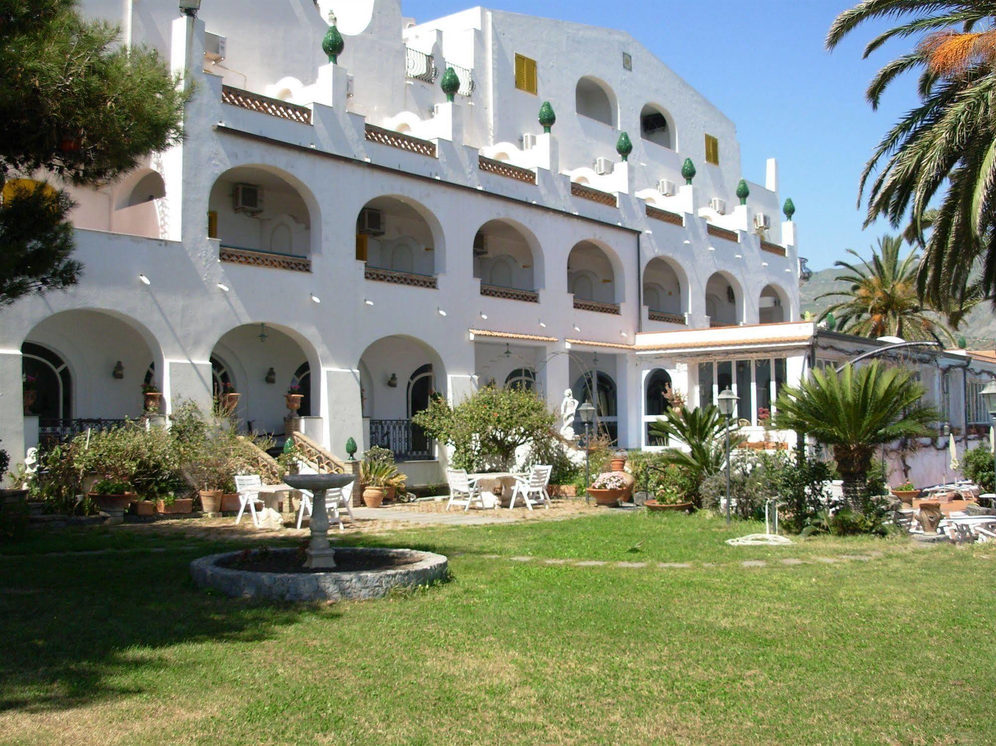 Arathena Rocks Hotel Giardini Naxos Exterior foto