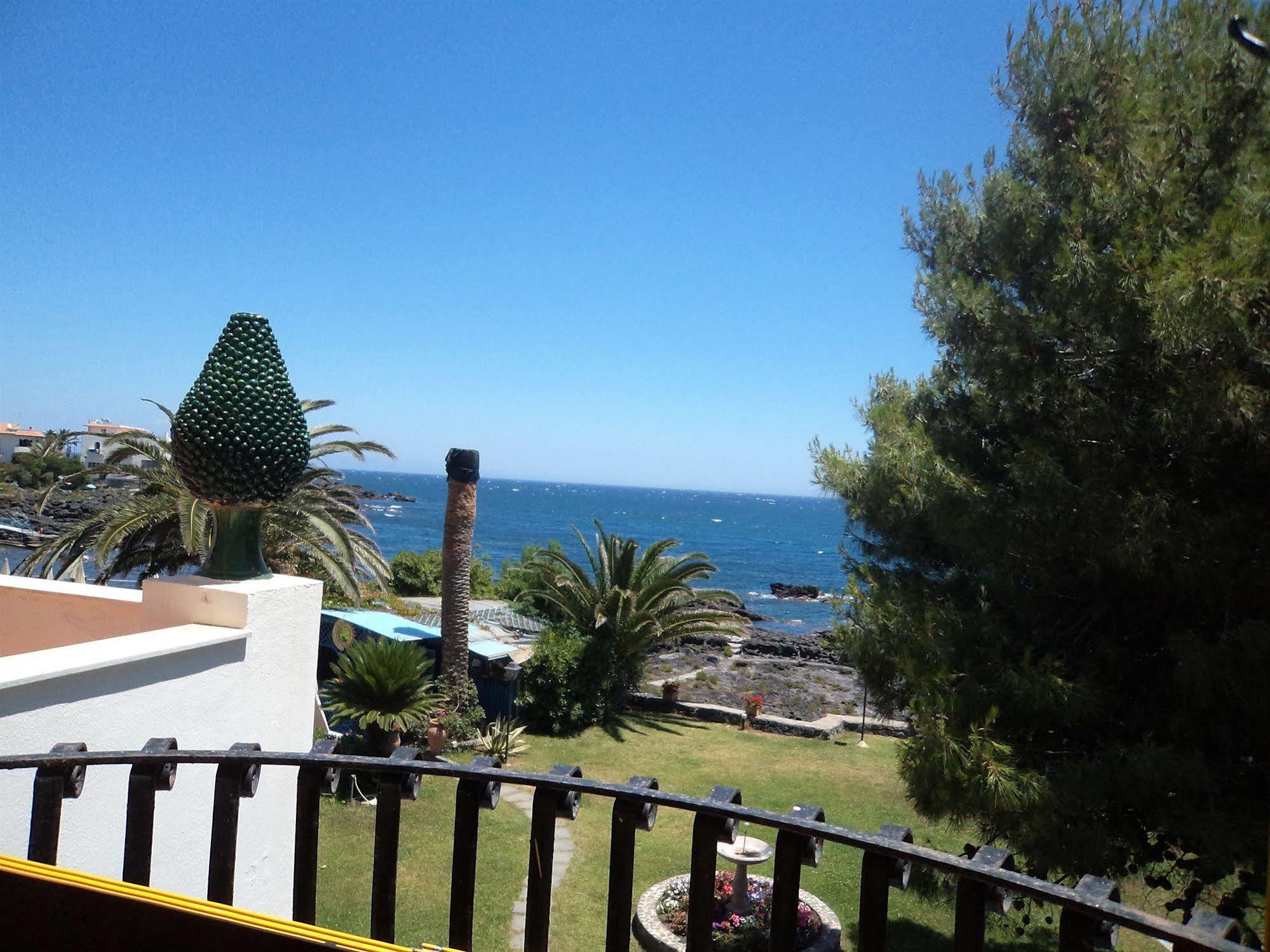 Arathena Rocks Hotel Giardini Naxos Exterior foto