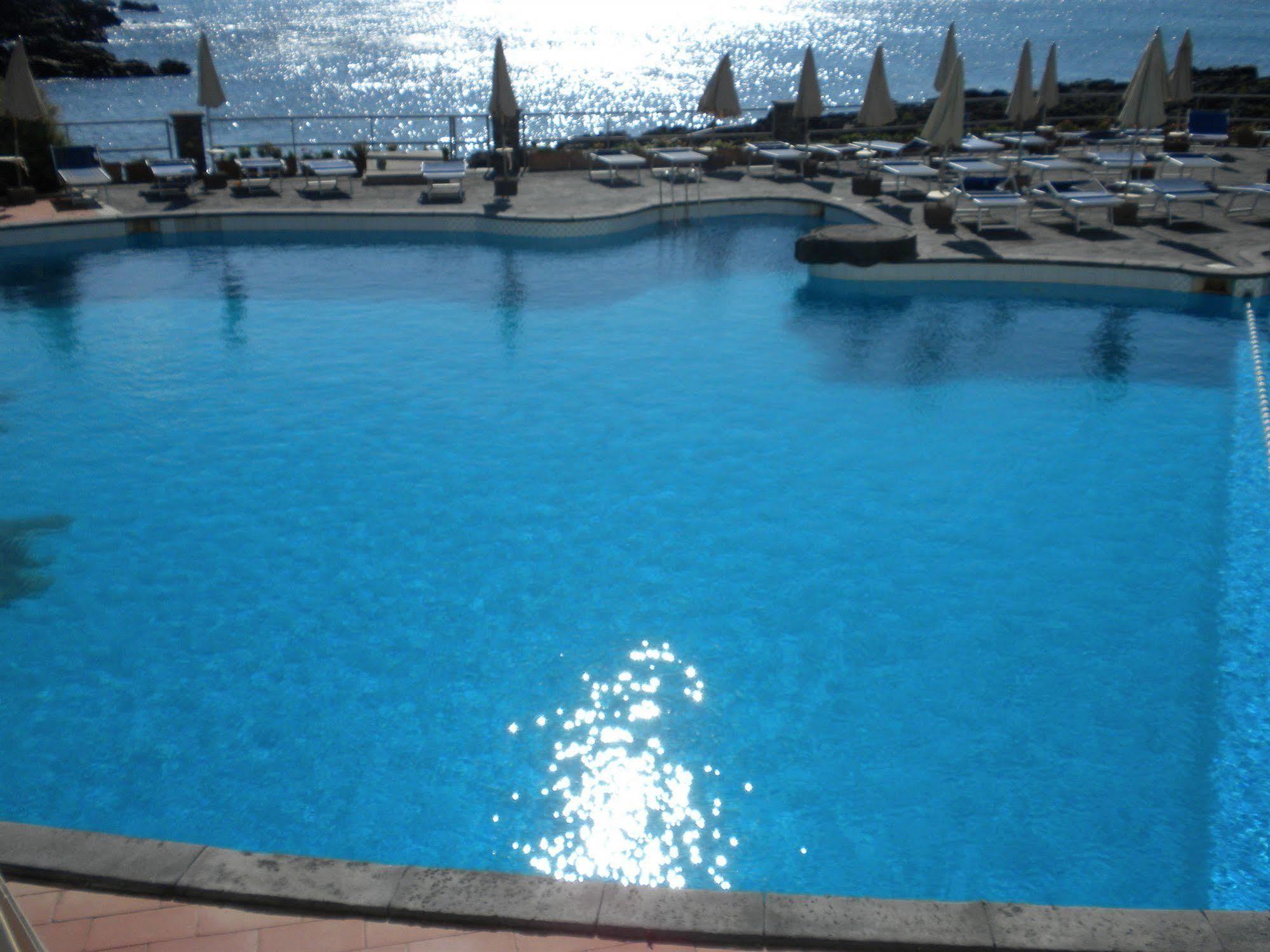 Arathena Rocks Hotel Giardini Naxos Exterior foto